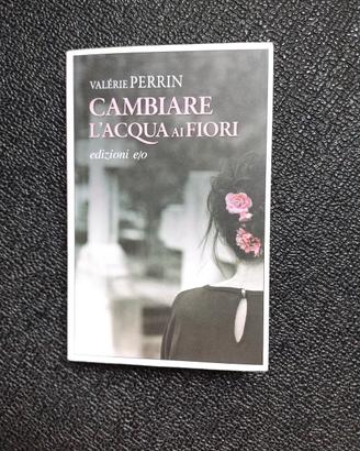libro cambiare l'acqua ai fiori 