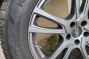 4 Gomme invernali + 4 cerchi in lega da 18"