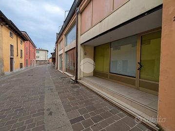 NEGOZIO A VOLTA MANTOVANA