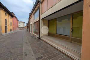 NEGOZIO A VOLTA MANTOVANA