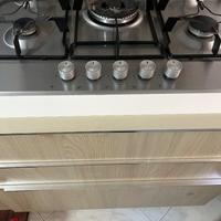 Cucina completa,tavolo sedie e tavolino