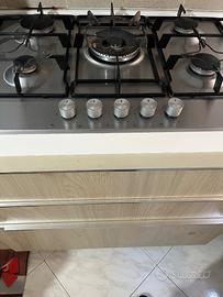 Cucina completa,tavolo sedie e tavolino