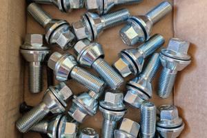 set 22 bulloni ruote 55mm