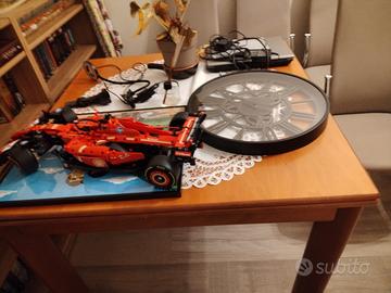 tavolo in legno con sedue