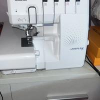 Taglia cuci a infilatura automatica nuova mai usat
