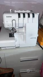 Taglia cuci a infilatura automatica nuova mai usat