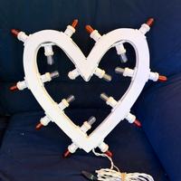 Insegna luminosa a forma di cuore stile vintage