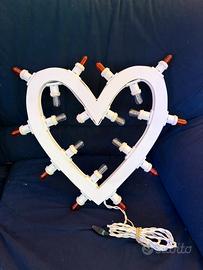 Insegna luminosa a forma di cuore stile vintage