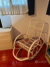 sedia a dondolo in midollino