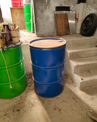 N. 3 fusti in ferro  