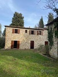Rustico / Casale di 316 m² con più di 5 locali e b