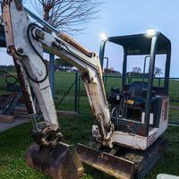 Escavatore BobCat 320