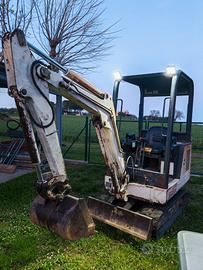 Escavatore BobCat 320