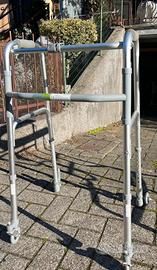 Deambulatore per anziani pieghevole con ruote