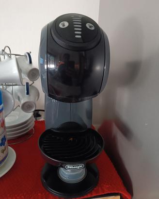 Macchina caffè Nescafe' Dolcegusto De Longhi