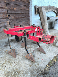 Estirpatore per motocoltivatore a 5 ancore