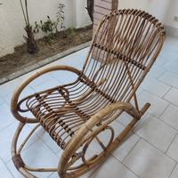 Sedia a dondolo in rattan