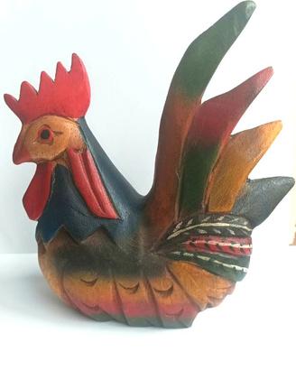 Gallo decorativo in legno intagliato e dipinto 
