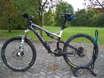 bicicletta MTB biammortizzata