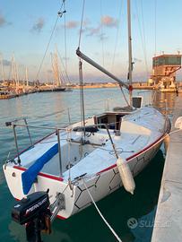 J24 barca a vela con carrello stradale J 24