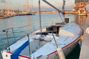J24 barca a vela con carrello stradale J 24