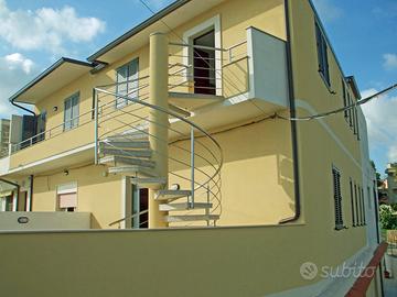 Casa vacanza fronte mare 10 mt.Lung.re 181.1 Avol