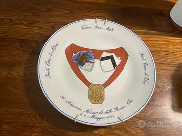 Piatto ALPINI 1983 UDINE anno 1000 penne nere