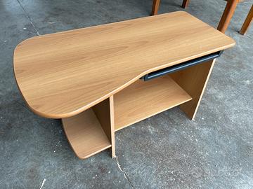 Scrivania in legno