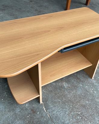 Scrivania in legno