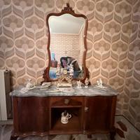 Pettiniera d'epoca bombata in noce con specchiera