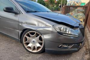 Lancia Delta 1.6 MJT incidentata
