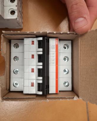 Interruttore Magnetotermico ABB C20 4 Poli 6000