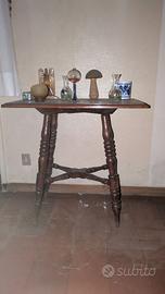 tavolino antico in legno scuro