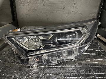 Toyota RAV4 faro anteriore sx