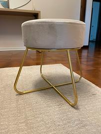 Pouffe in velluto beige e ferro battuto dorato