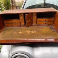 Scrittoi libreria in noce con scomparti segreti