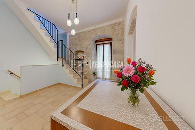 GRAZIOSA SOLUZIONE INDIPENDENTE NEL BORGO ANTICO,