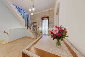 GRAZIOSA SOLUZIONE INDIPENDENTE NEL BORGO ANTICO,