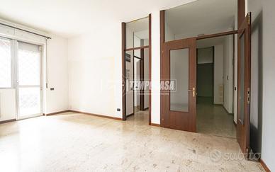 AMPIO BILOCALE TRASFORMABILE IN TRE