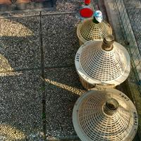 damigiane e bottiglie