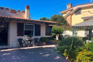 Villa di 79 m² con 4 locali e box auto a Pomezia