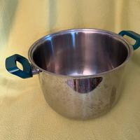 Pentola cuocipasta con scolapasta e coperchio.