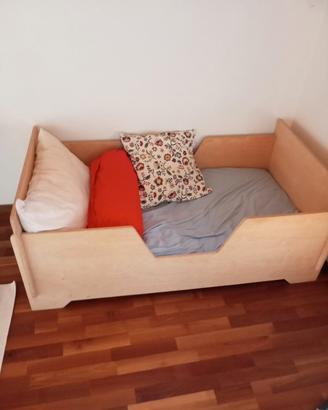 letto in legno naturale fatto a mano