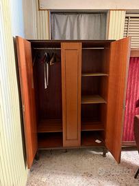 ARMADIO VINTAGE IN LEGNO A 3 ANTE