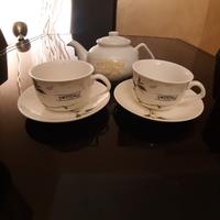 Teiera e tazze TWININGS