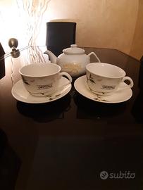 Teiera e tazze TWININGS