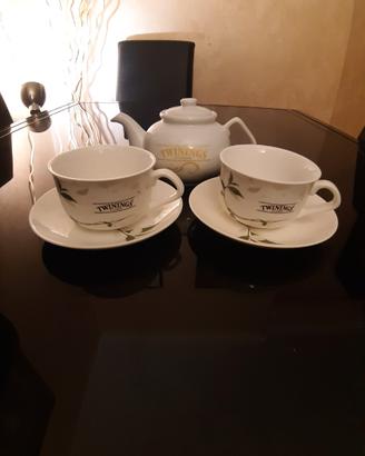 Teiera e tazze TWININGS