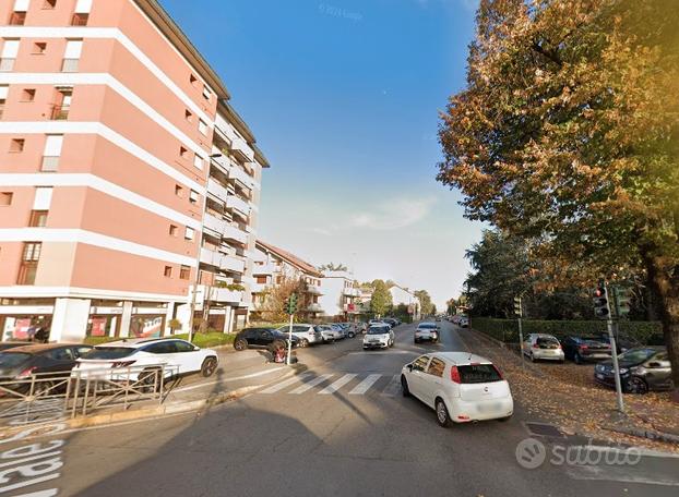 Trilocale con Parco e Piscina condominiale a Monza