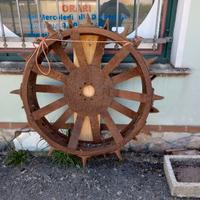 Antica Ruota a Spuntoni in metallo per Trattore