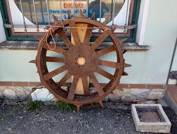 Antica Ruota a Spuntoni in metallo per Trattore